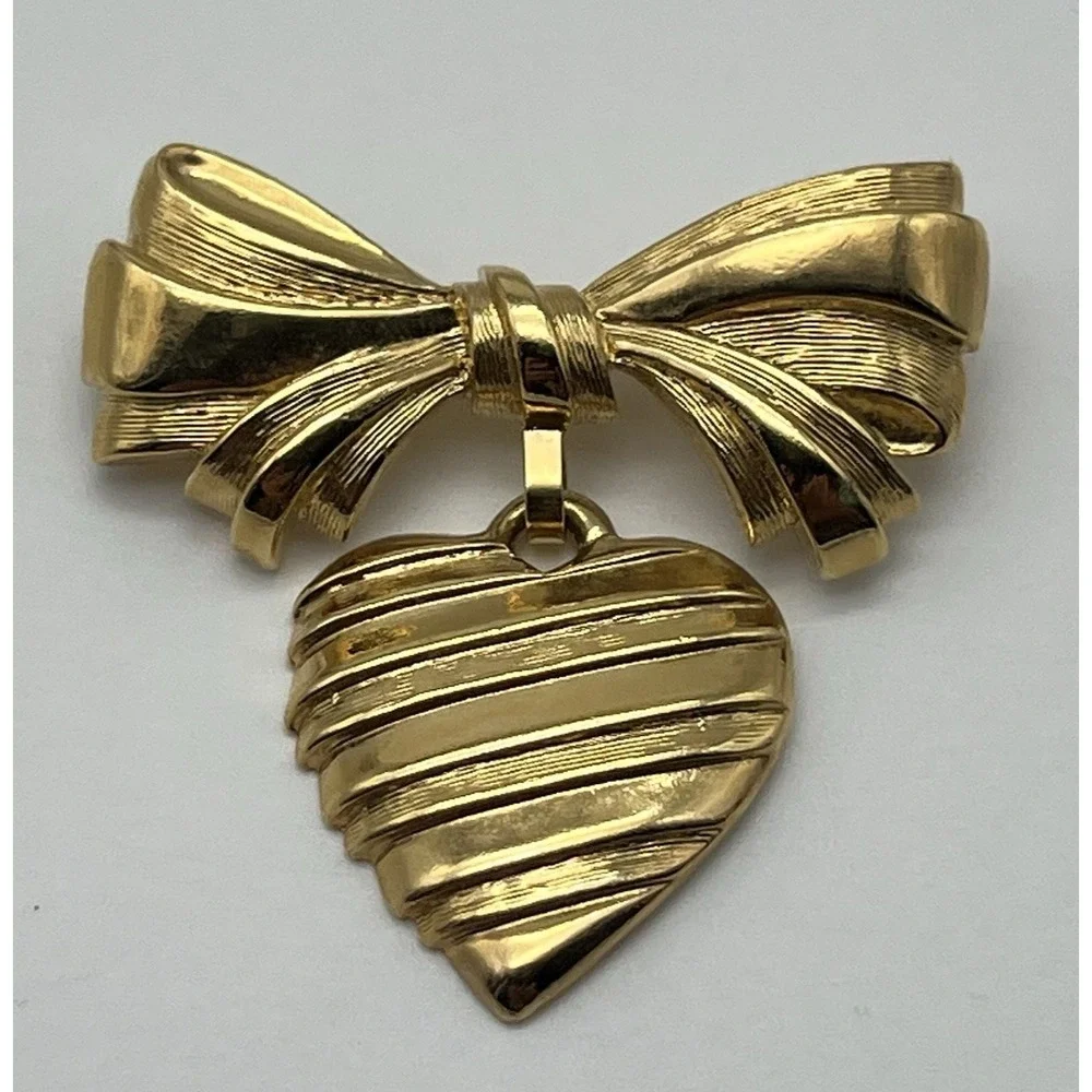 Vintage Avon I Love You Grandmother Brooch Heart And Bow‎ Pin Gold Tone